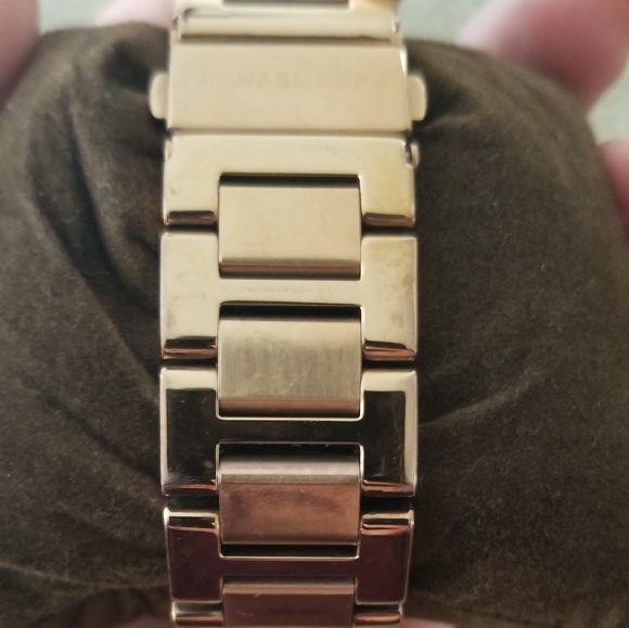 Michael Kors rose gold watch - Picture 2 of 4